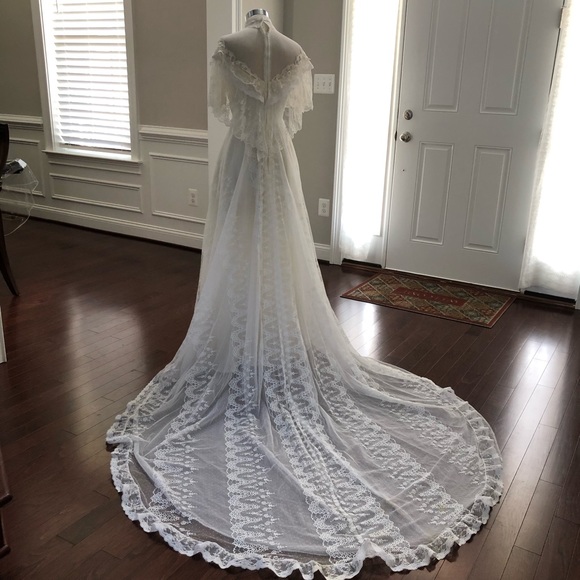 SOLD 🎈Lace Wedding Dress - Picture 16 of 16